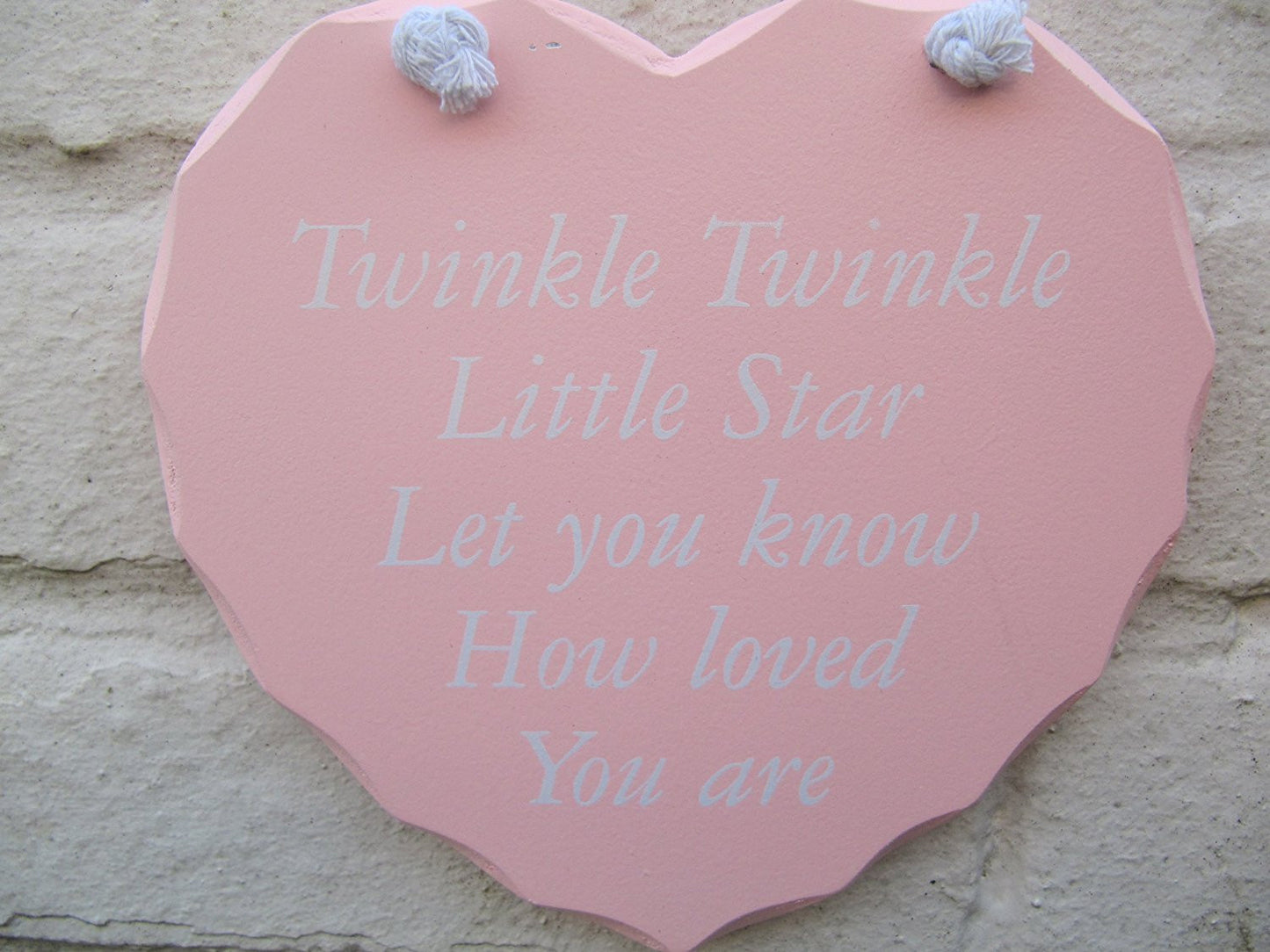 HEART SHAPED TWINKLE TWINKLE LITTLE STAR... SHABBY CHIC WOODEN HANGING PLAQUE - hanrattycraftsgifts.co.uk