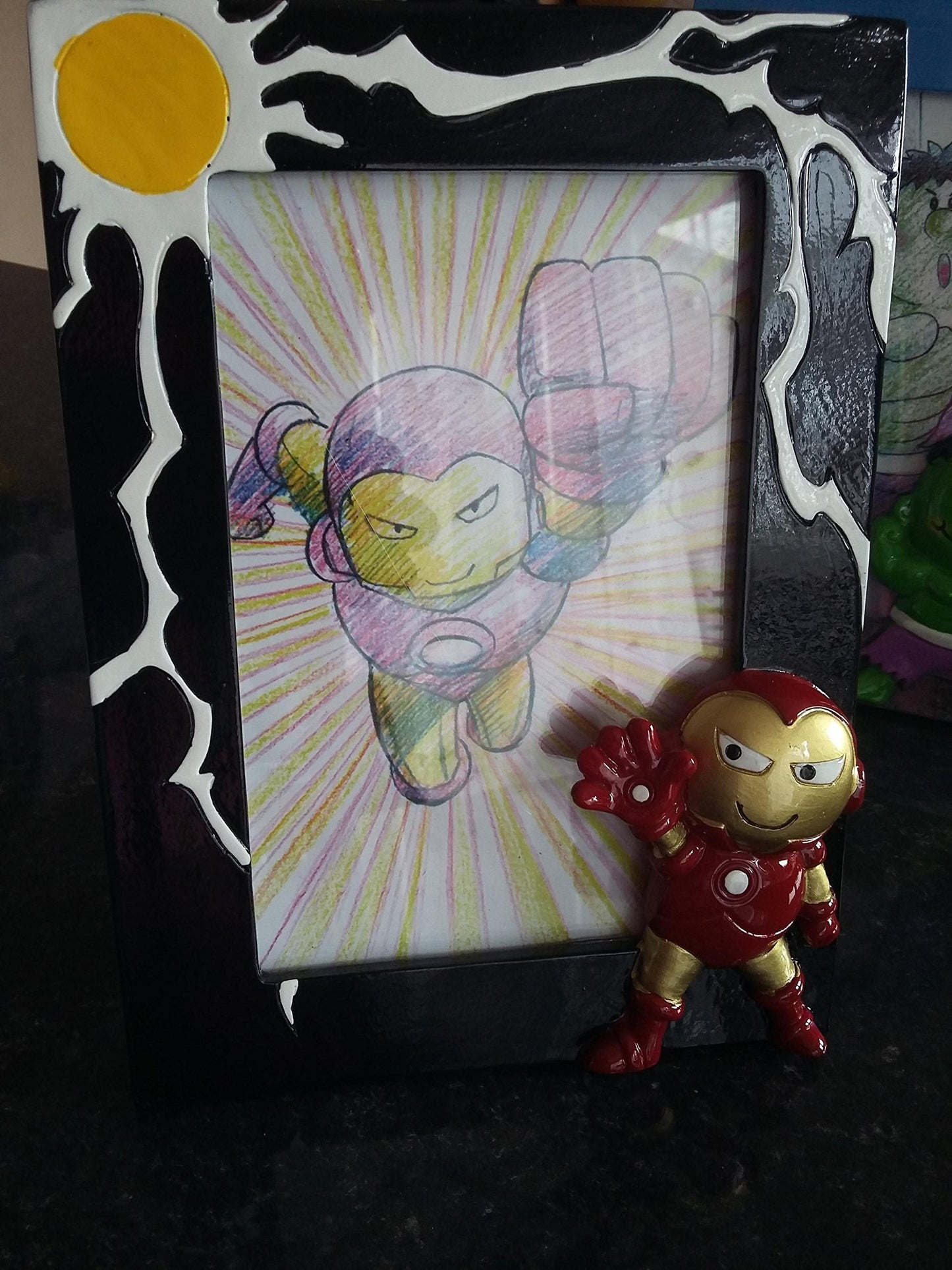 SUPERHERO IRON MAN CHILDREN RESIN PHOTO FRAME 6 X 4". PERFECT GIFT
