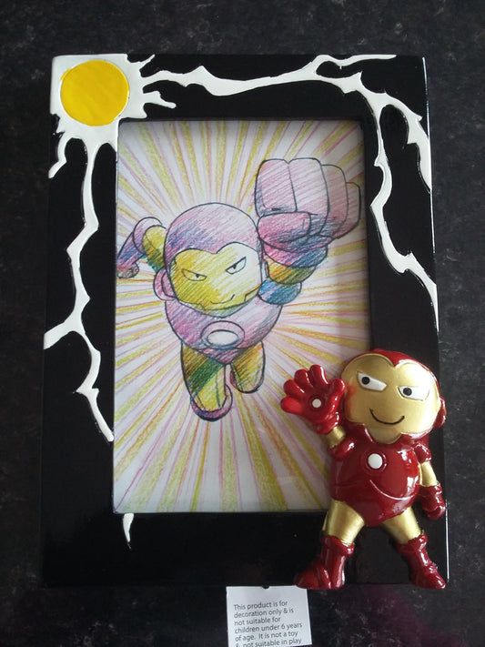 SUPERHERO IRON MAN CHILDREN RESIN PHOTO FRAME 6 X 4". PERFECT GIFT
