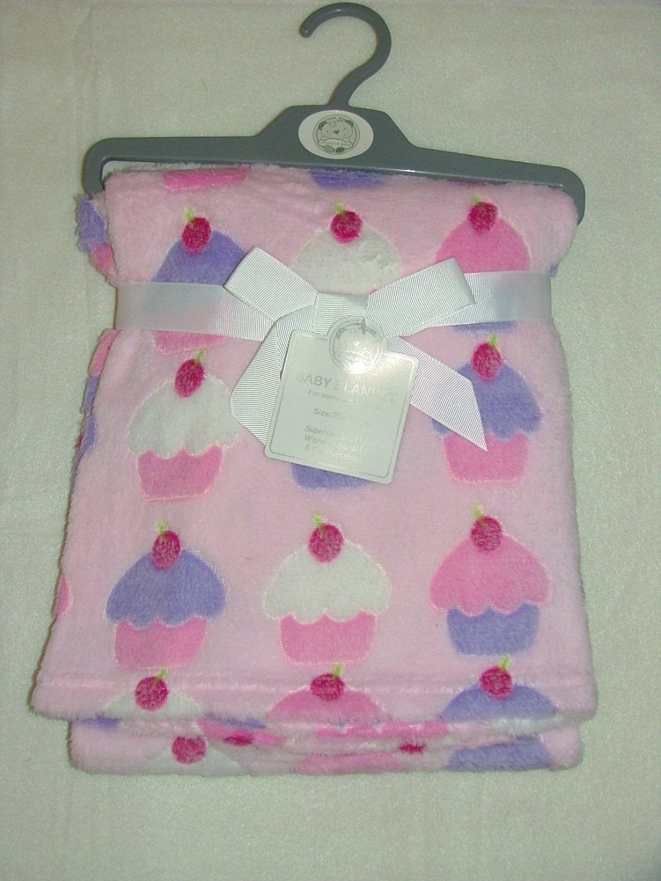 Pink cupcake pram blanket - hanrattycraftsgifts.co.uk