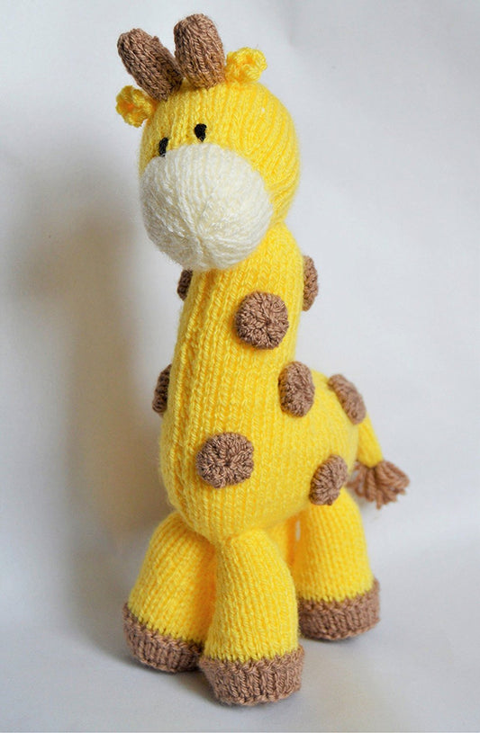 KNITTING PATTERN - Giraffe Soft Toy - hanrattycraftsgifts.co.uk