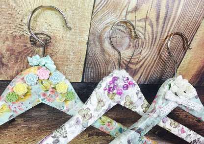 Trimcraft Deco Mache Paper 10.25-inch x 1 4.75-inch Teddy and Flower, Acrylic, Multicoloured, 3-Piece - hanrattycraftsgifts.co.uk